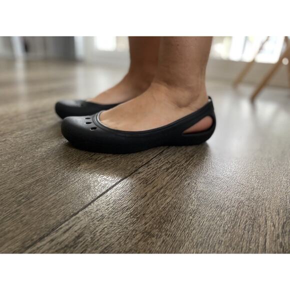 Crocs Kadee Women’s Size W8 Black Ballet Flats Closed Toe Shoes - Picture 2 of 12